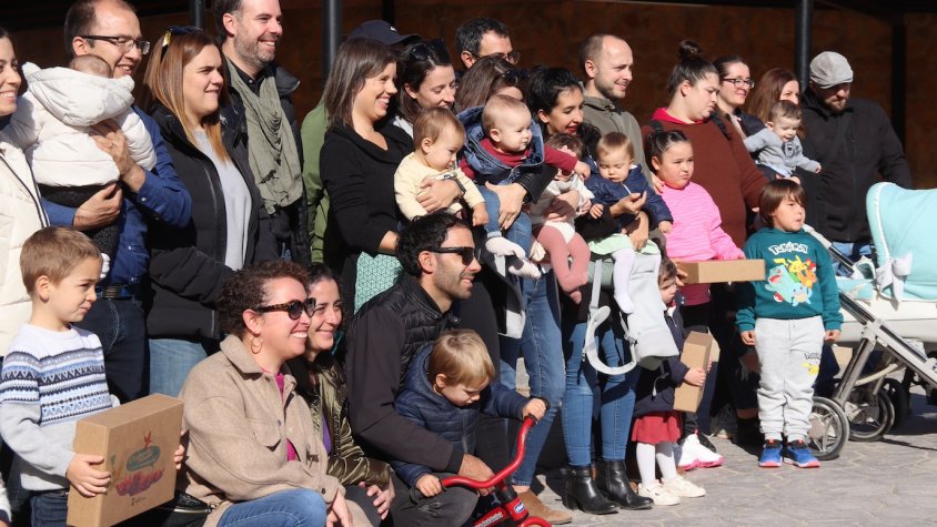 Els nadons de l'Espluga de Francolí reben els lots de benvinguda de 2023