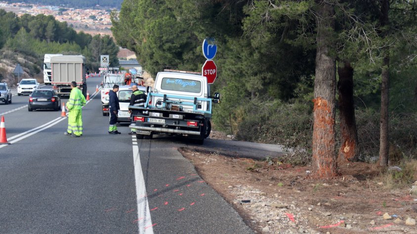 Moren dues persones en un accident a l'N-240 a Montblanc