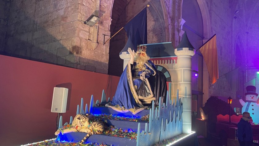 Els carrers i places de Montblanc es preparen per a l’arribada dels Reis d’Orient