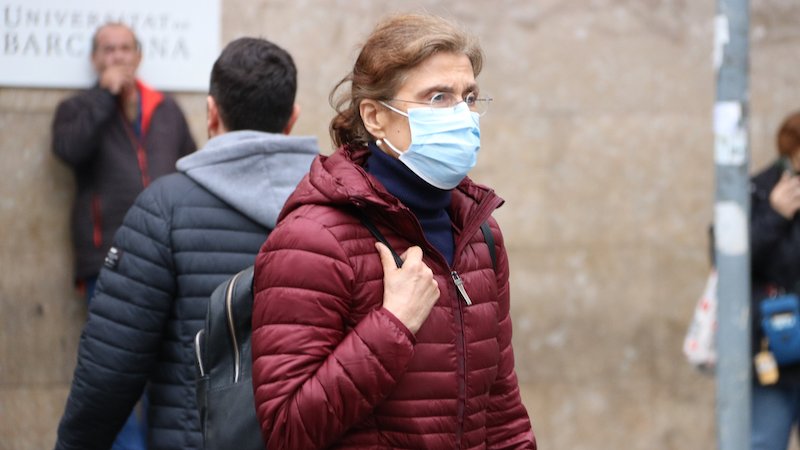 El Ministeri de Sanitat diu que l'obligatorietat de les mascaretes als centres sanitaris durarà "dues o tres setmanes"