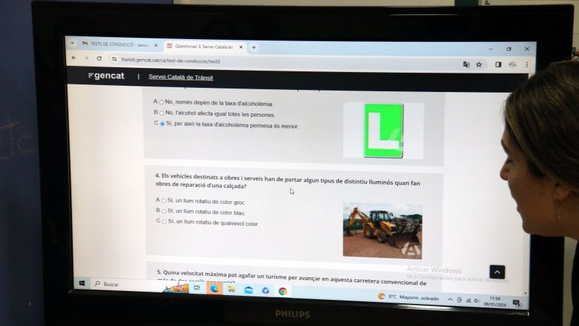 Trànsit publica tests de conduir en català per impulsar la llengua a les autoescoles