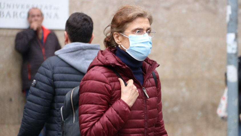 Salut allarga una setmana la mascareta obligatòria als centres sanitaris