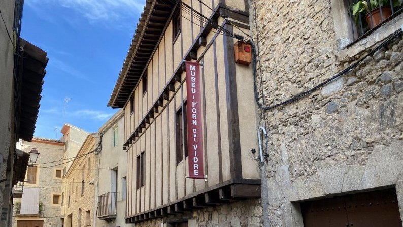 Es presenta la nova proposta del cicle de tallers amb sarga al Museu del Vidre de Vimbodí i Poblet