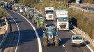 Una trentena de tractors de la Conca de Barberà surten cap a Barcelona amb una marxa lenta per l'AP-2