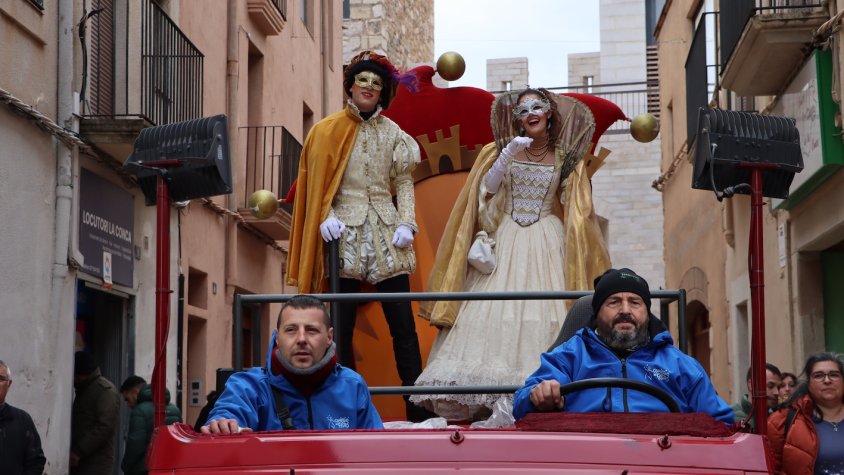 El carnaval infantil envaeix els carrers de Montblanc