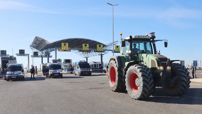 El bloqueig dels pagesos fa caure un 83% l'afluència de camions al port de Tarragona