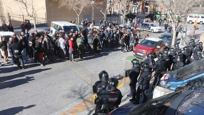 Prop d'un centenar de tractors es reuneix a Tarragona en una nova jornada de mobilització de la pagesia