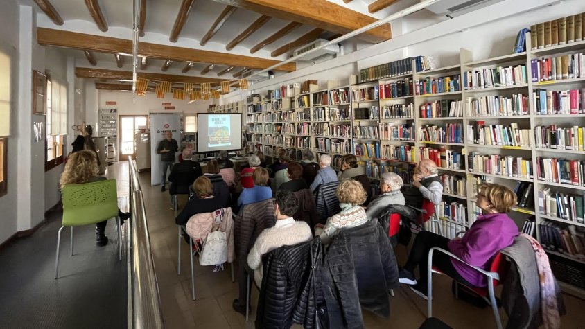 Lluís-Anton Baulenas presenta Seré el teu mirall al club de lectura de l’Espluga de Francolí