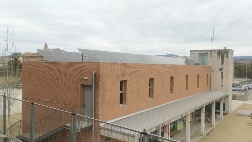 Acaba la instal·lació fotovoltaica d’autoconsum de diversos edificis municipals de Pira