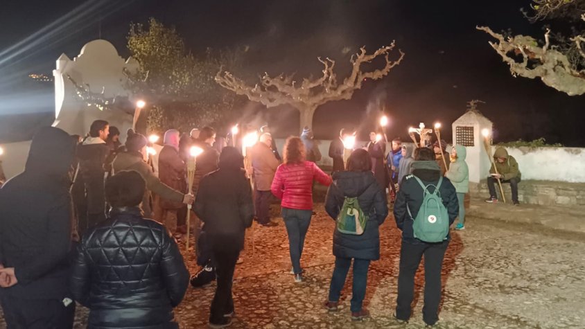 Imatge del viacrucis nocturn de Dimarts Sant a Sarral