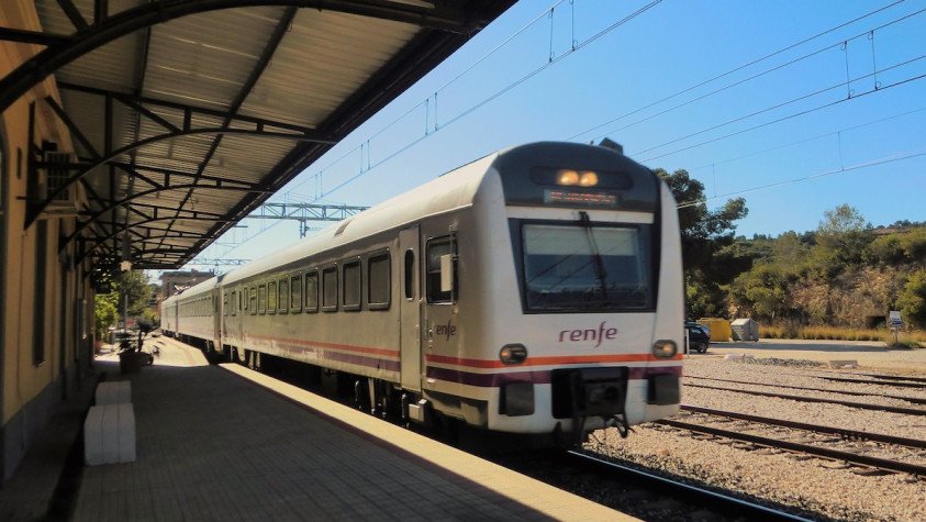 Aturada d’un tren R14 a La Plana-Picamoixons per una incidència tècnica