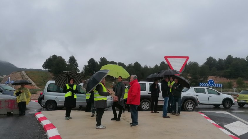 Els veïns i veïnes de Lilla continuen reivindicant les indemnitzacions amb un tall intermitent de dues hores