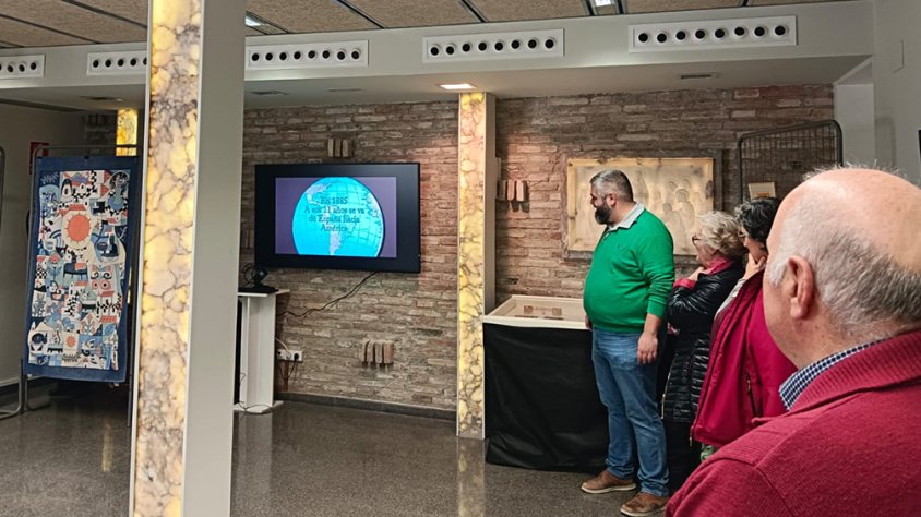 Imatge de la inauguració de l'exposció, el 27 d'abril