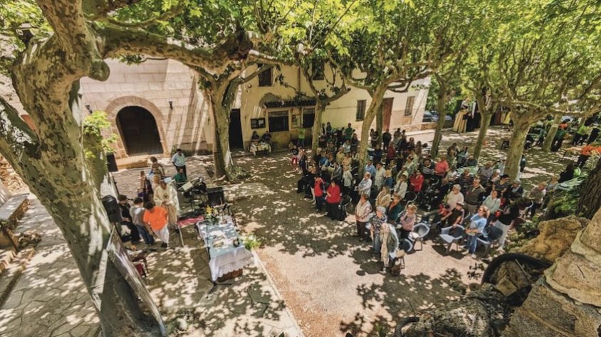 L’ermita de la Santíssima Trinitat va inaugurar la recuperació de la cova i el mirador de la Mare de Déu