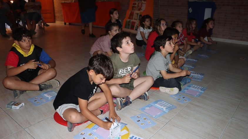 Els nens i nenes de Sarral gaudeixen de la Supernit a les Biblioteques