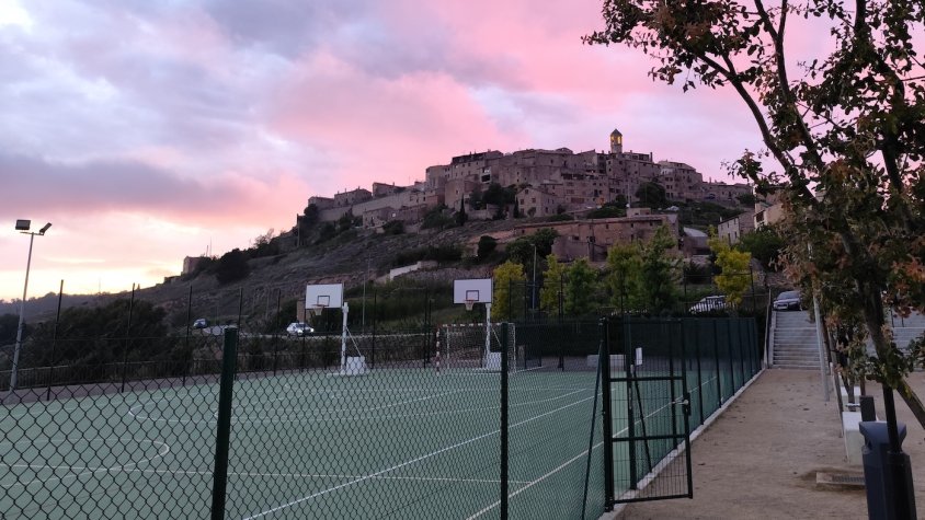 Forès obre un procés de licitació per al projecte de construcció d'un edifici de serveis a la zona poliesportiva