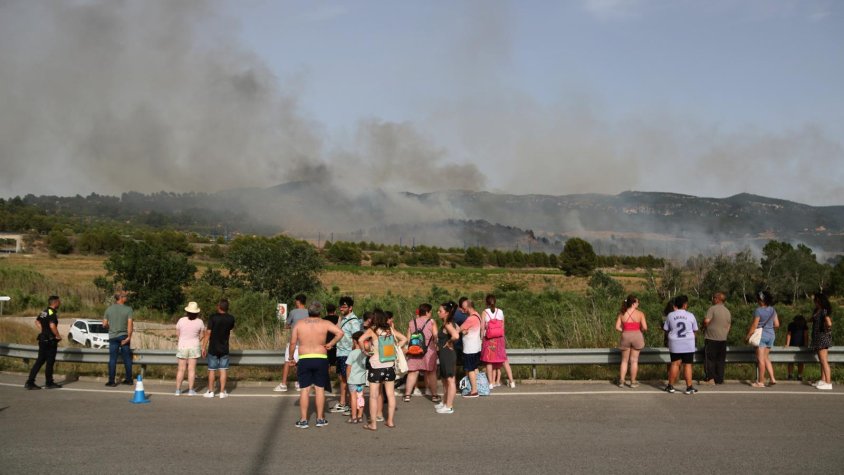 Estabilitzat el foc a Montblanc que ha obligat a evacuar 2.000 persones d'un càmping