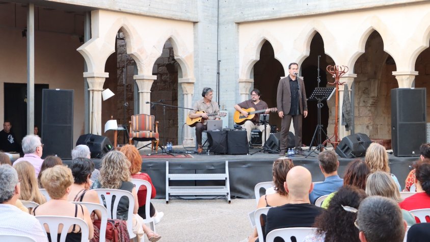 El claustre de Sant Francesc de Montblanc s'omple de versos d'Estellés amb l'espectacle 'Recomane tenebres'