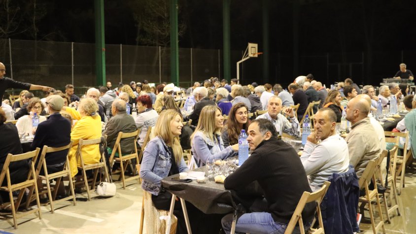 Els rocafortins celebren el sopar de Festa Major i finalitzen la nit amb molt ritme i molta música