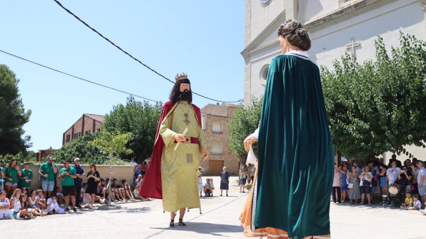 Els carrers de Pira s'omplen amb el seguici popular de la Festa Major