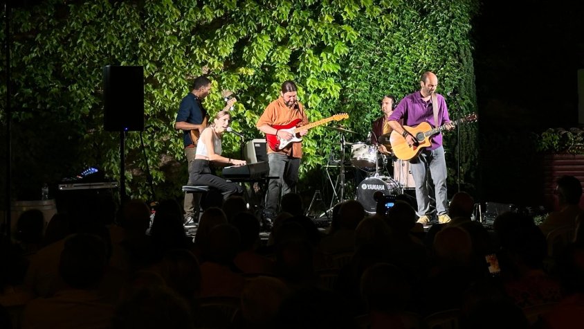 Anna d'Ivori emociona al cava concert a la fresca del Celler Carles Andreu de Pira
