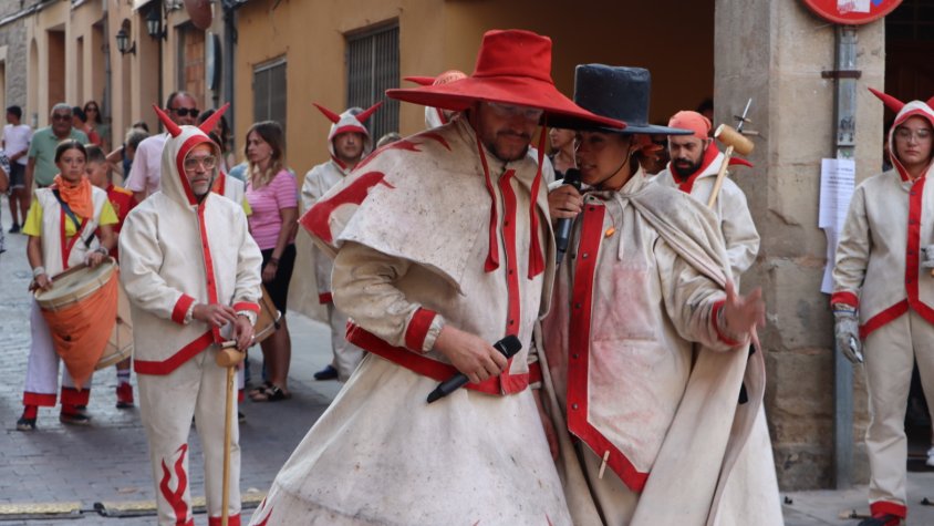 Banda Sonora, l’acte sacramental amb els versots i les versions de Roctambuls, protagonitzen el diumenge festiu a Santa Coloma