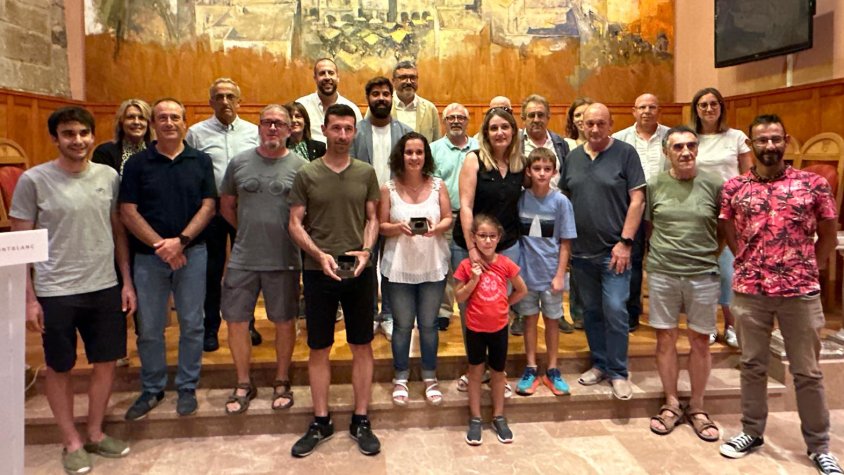 L'Ajuntament de Montblanc entrega la medalla d'or al Centre d'Història Natural de la Conca de Barberà i la medalla de plata al Club BTT Montblanc