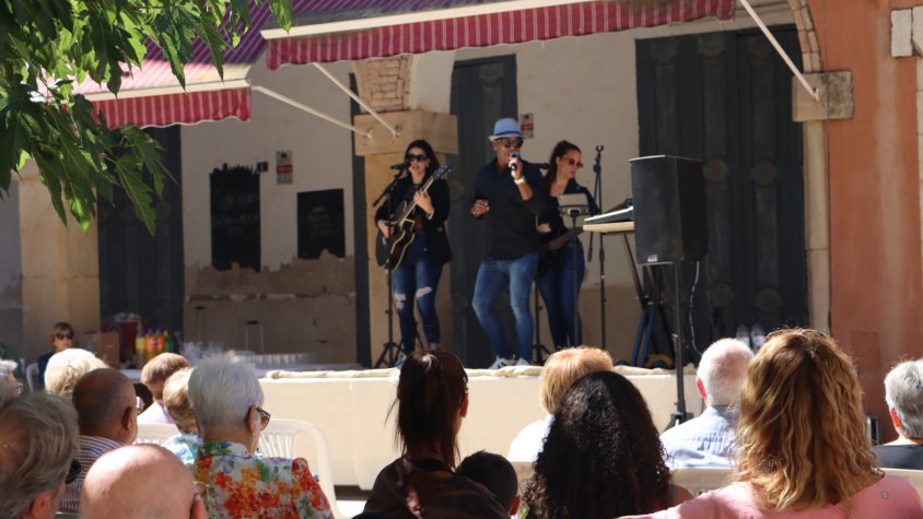 Espectacular posada en escena de Natasha Tupin al I Festival Internacional de Músiques del Món