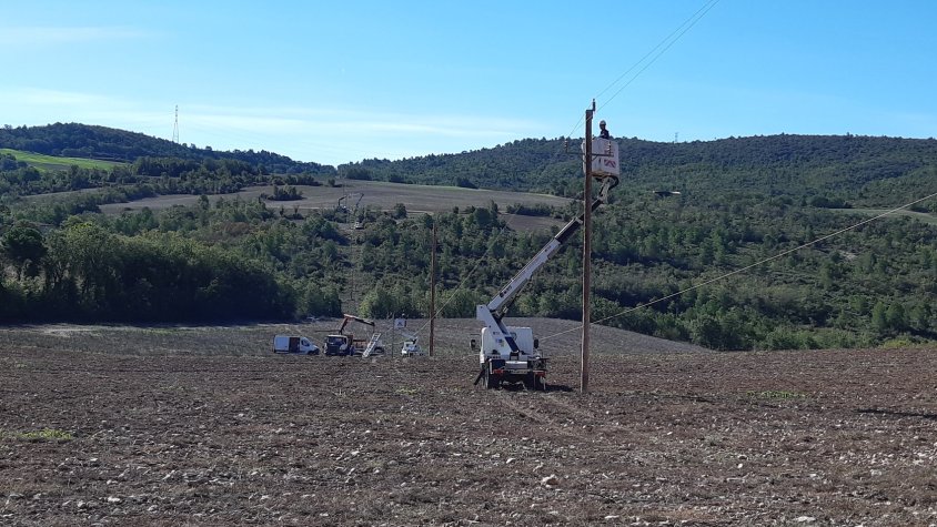 Endesa reforma una línia elèctrica per a millorar el servei a municipis de la Conca de Barberà i l'Alt Camp