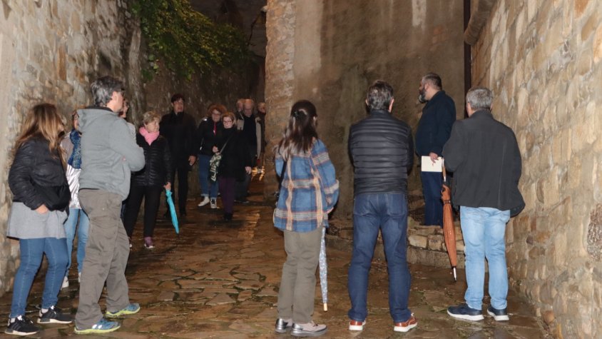 Una visita dona a conèixer els espais funeraris de Sarral