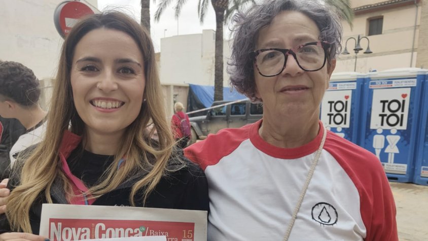 Entrega dels donatius a la sarralenca resident a Catarroja