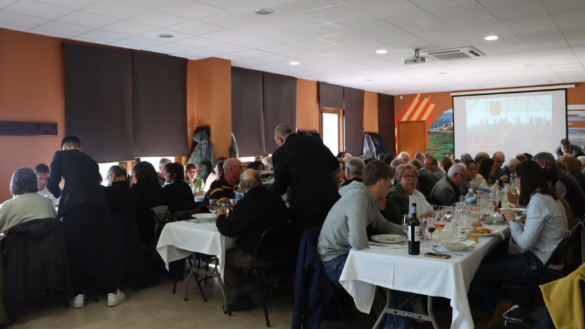 Forès celebra un dinar popular per la festivitat de la Mare de Déu de la Salut