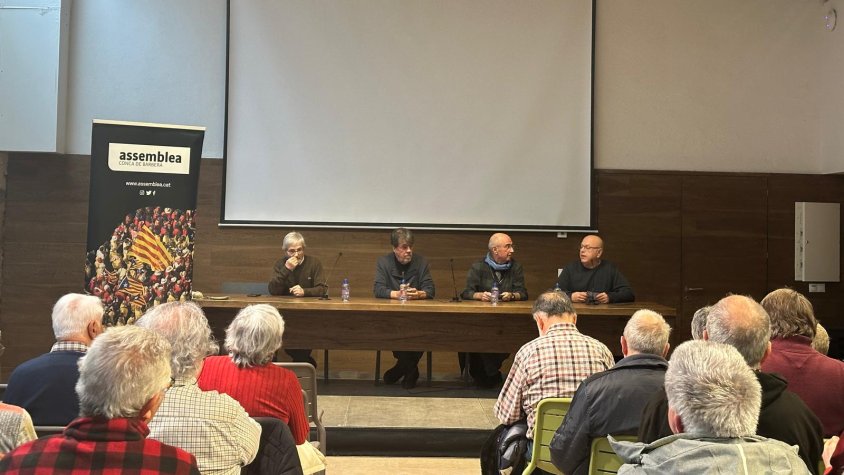 Montblanc acull una trobada de l'Assemblea Nacional Catalana amb la presència de Lluís Llach i Jordi Pesarrodona