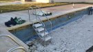 Comencen les obres de remodelació de la piscina a Barberà de la Conca per reduir-ne la fondària