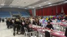 Centenars de persones participen en el sopar de Carnaval a Montblanc