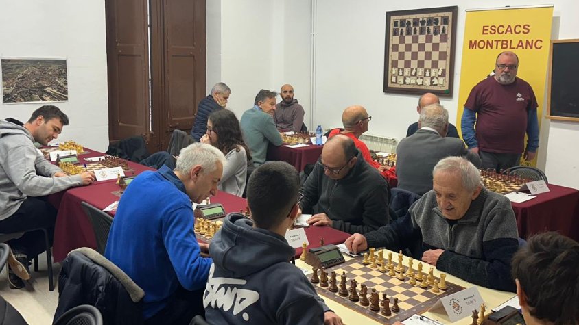 Una cinquantena d'escaquistes competeixen a Montblanc en l'última jornada conjunta de la Lliga Catalana