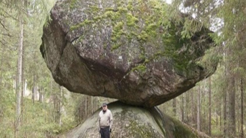 Kummakivi Balancing Rock