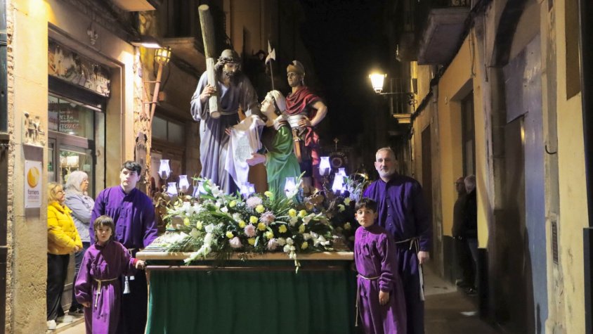 Montblanc celebra amb devoció la processó del Sant Enterrament 