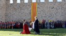 FOTOS I VÍDEO | Per la diada, Sant Jordi li entrega la rosa a la Princesa 