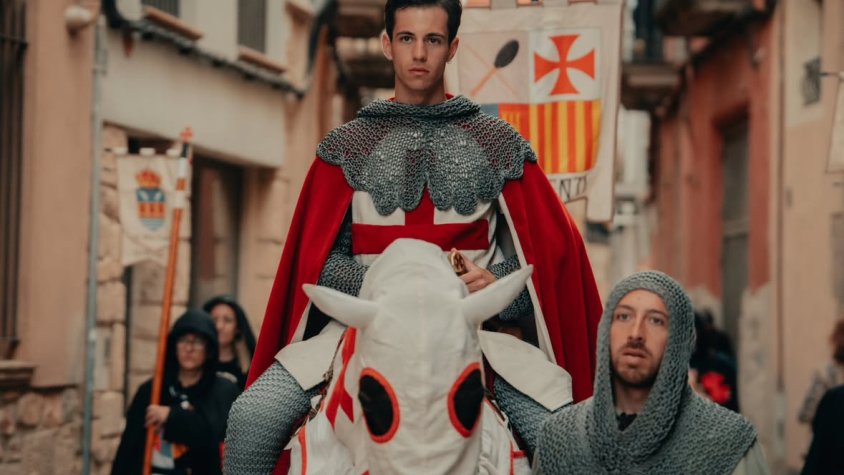 Montblanc celebra l'arribada del cavaller Jordi acompanyat dels templers de Monzón