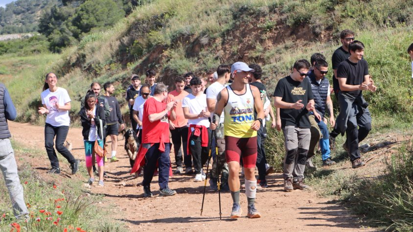 Repte assolit. Daniel Roselló puja 86 vegades al turó de la bandera de Pira emulant una pujada a l’Everest