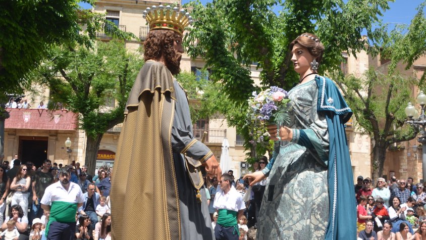 FOTOS | Actuació al complet del seguici popular montblanquí per Sant Maties