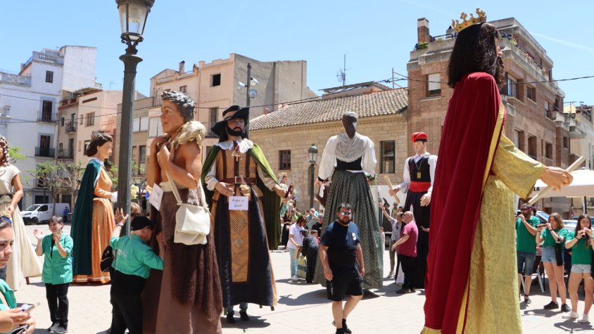 Animada trobada gegantera comarcal a l'Espluga de Francolí
