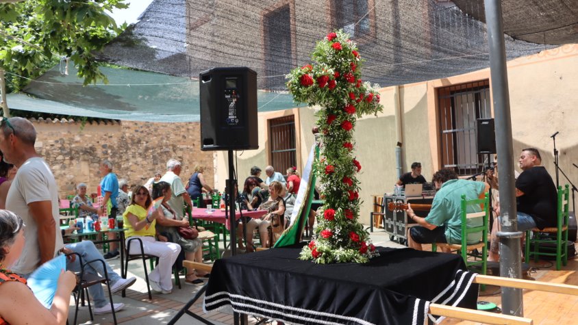 L’Associació Cultural Andalusa celebra amb gran èxit el Dia de la Cruz a Montblanc