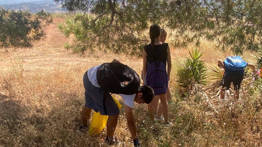 Una prova d’orientació a Montblanc amb 90 alumnes recull 27 kg de brossa per fomentar la consciència ecològica