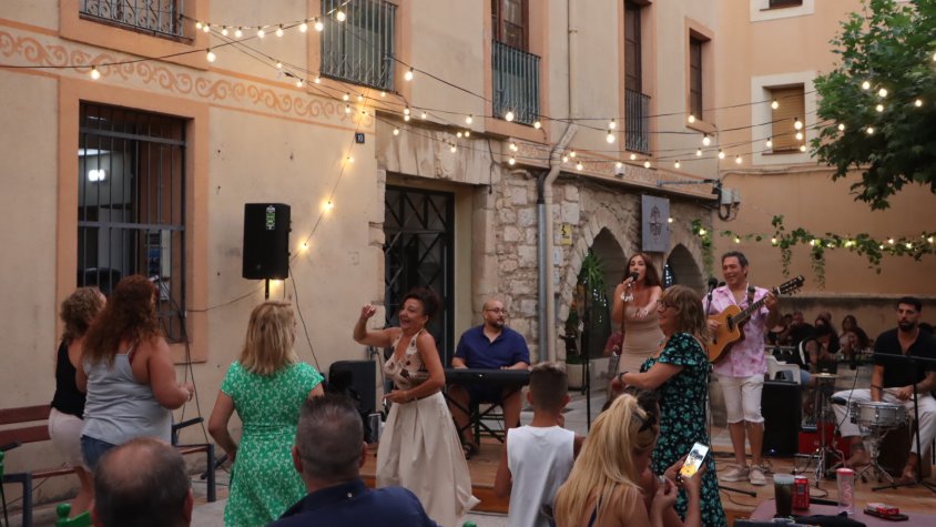 L’Associació Andalusa de la Conca de Barberà clou la temporada amb un 'tardeo' musical a Montblanc