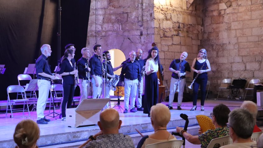 Montblanc commemora els 50 anys de l'Aplec de la Sardana amb l'espectacle 'Amunt el teló, la Maricel en acció'