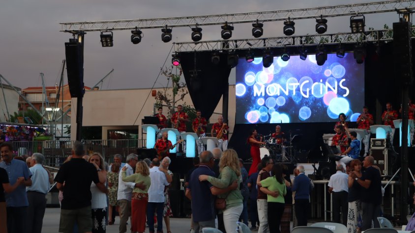 L’Orquestra Montgrins, les paelles i les versions de la Prole Band, a la nit de Festa Major de Sarral
