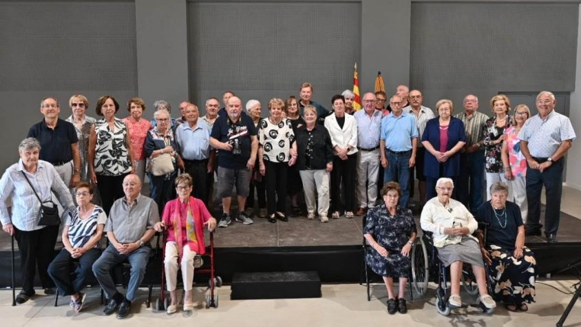 Forès celebra una festa emotiva en homenatge a les persones grans