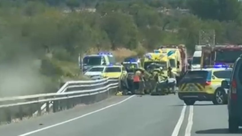 Topada entre dos turismes a l'N-240 al terme de l'Espluga